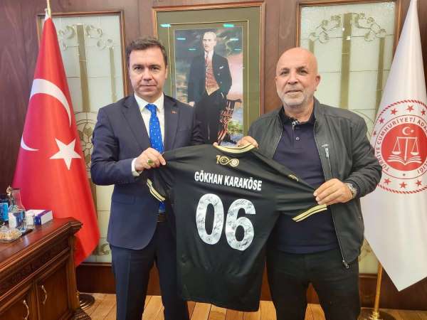 Ankara Cumhuriyet Başsavcısı Karaköse'ye Alanyaspor forması