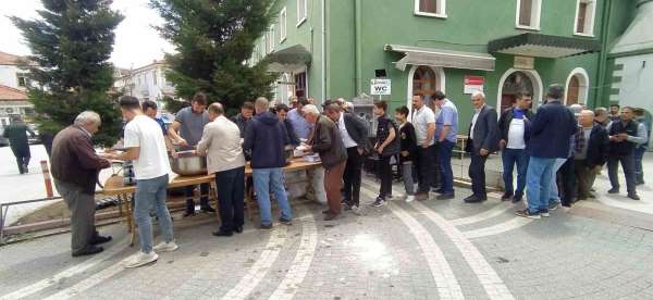 Hisarcık'ta Şehitler Mahallesinde hayır yemeği