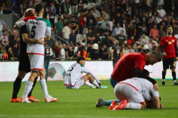 Karşıyaka ve Bornova 1877, play-off'a veda etti