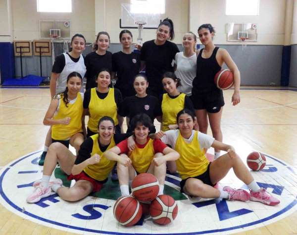 Kepez'in kızları şampiyonlarla oynayacak