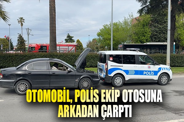 Otomobil, polis ekip otosuna arkadan çarptı