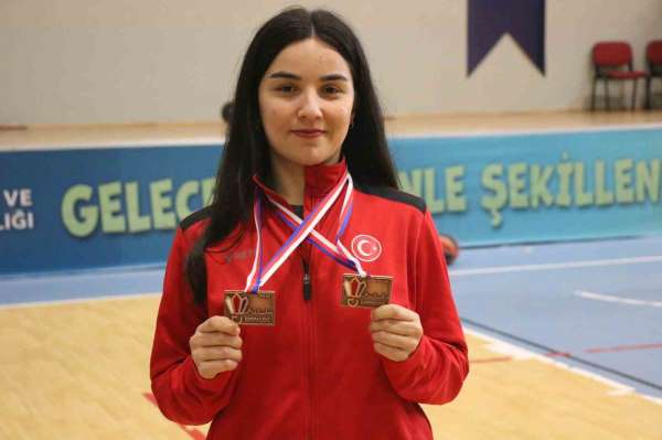 Badmintonda Avrupa 3.'sü olan Halenur Küçüksevgili'nin hedefi olimpiyatlar