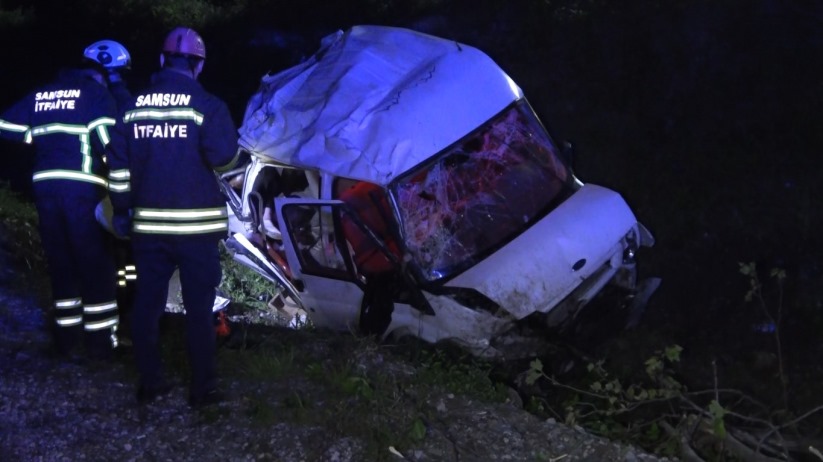Minibüs şarampole yuvarlandı: 1 ölü, 4 yaralı