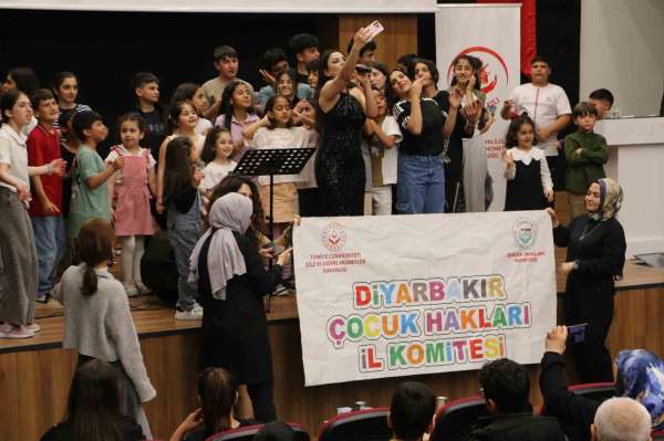 Diyarbakır'da şehit aileleri ve gaziler 'Aile Yılı' konserinde bir araya geldi