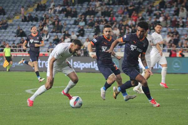 Trendyol Süper Lig: Atakaş Hatayspor: 2 - Başakşehir: 4