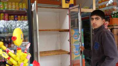 Van'da market ve bakkalların ekmek dolapları boş kaldı