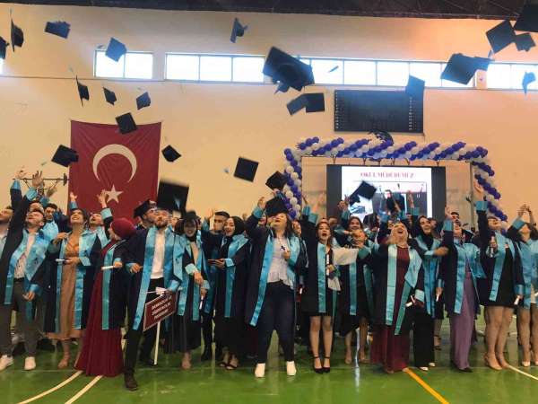 Bolvadin'de üniversite öğrencilerinin mezuniyet heyecanı - Afyonkarahisar haber