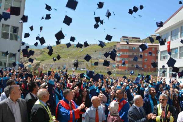 Hakkari Üniversitesinde mezuniyet heyecanı - Hakkari haber