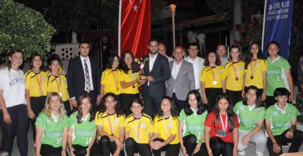 Türkiye şampiyonu okula coşkulu kutlama - Bursa haber