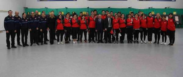 Büyükkılıç, Okçuluk Milli Takımı'na seçilen Büyükşehir Belediyesi Spor Kulübü sporcularını tebrik etti