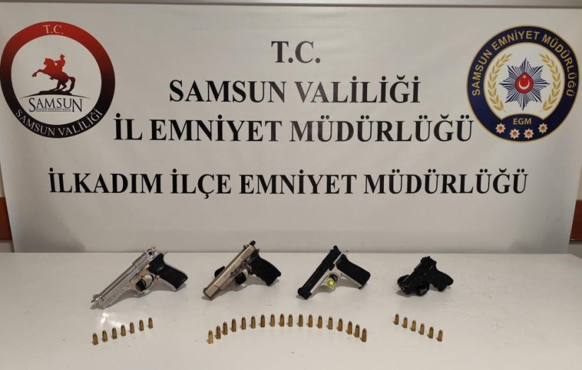 Samsun'da 2 kişi ruhsatsız silahlarla yakalandı