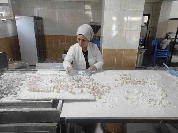 Batman'da girişimci kadınlar, organik çilek lokumu üretiyor