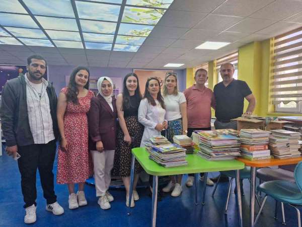 Kars'ta üniversite öğrencilerinden ilkokul öğrencilerine kitap desteği