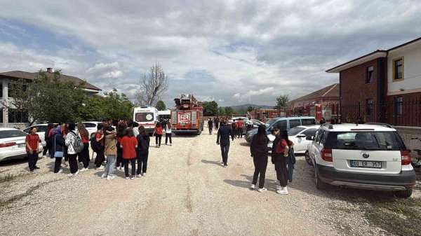 Öğretmenler odasında çıkan yangın büyümeden söndürüldü
