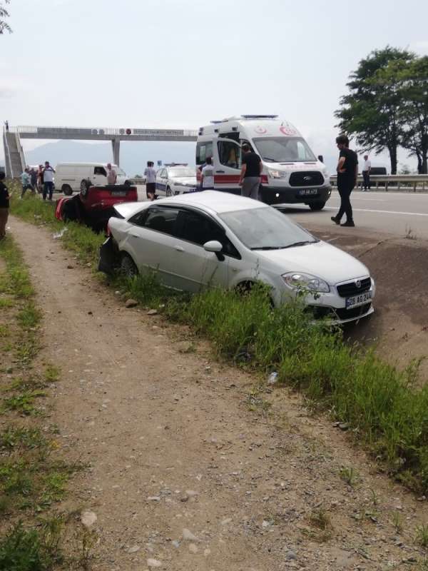 Giresun'da iki otomobil çarpıştı kazası: 4 yaralı 