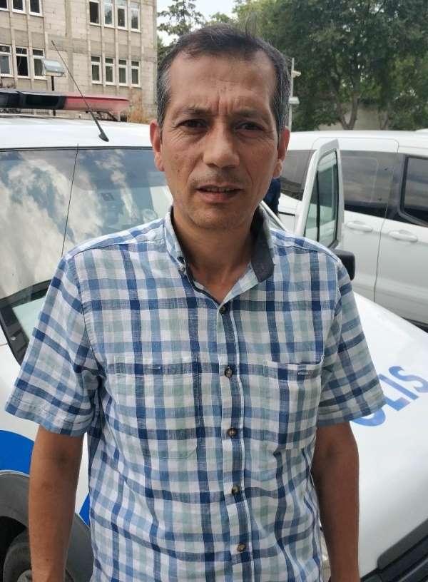 Polis memuru, sanatçı Mustafa Yıldızdoğan'a benzerliği ile dikkat çekiyor