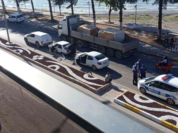 Eğirdir'de 3 aracın karıştığı zincirleme kazada 1 kişi yaralandı