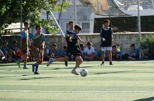 Haliliye'de yaz futbol kursuna çocuklardan yoğun ilgi
