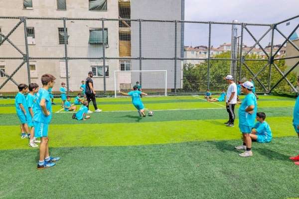 Ümraniye'de yaz spor okulları dolu dolu geçiyor