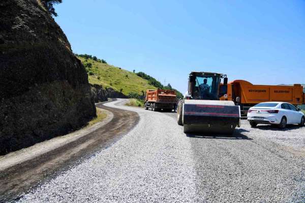 Demir: 'Mahallelerimizin yol sorununu tek tek çözüyoruz'