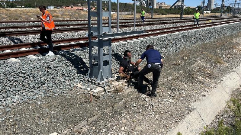 Samsun'dan Sivas'a giden lokomotif devrildi: 2 yaralı