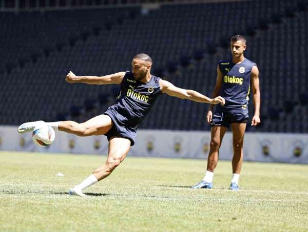 Fenerbahçe, Lille maçı hazırlıklarını Ülker Stadyumu'nda yaptığı antrenmanla sürdürdü