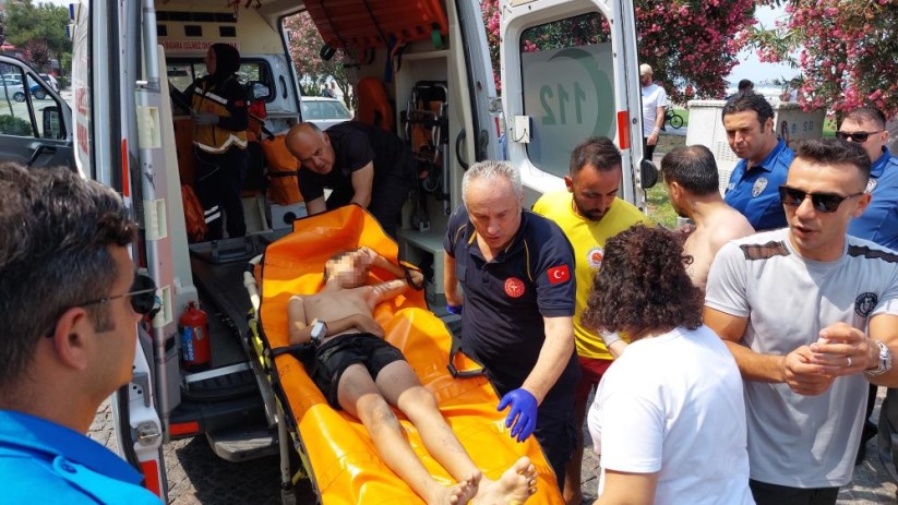 Samsun'da boğulma tehlikesi geçiren çocuğu babası kurtardı