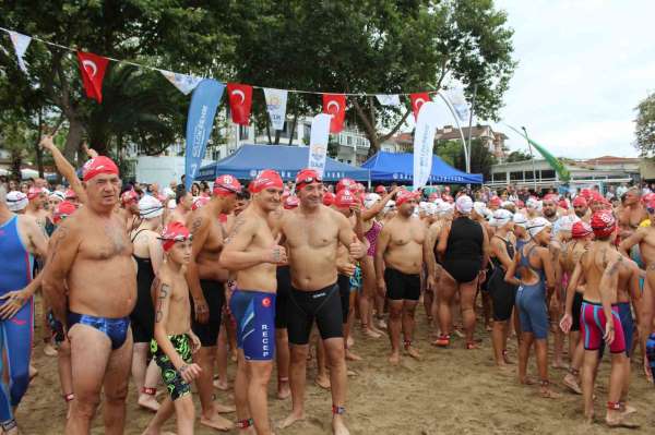 İzmit Körfezi'nde nefesler tutuldu: 343 kişi aynı anda 2 bin 600 metre kulaç attı