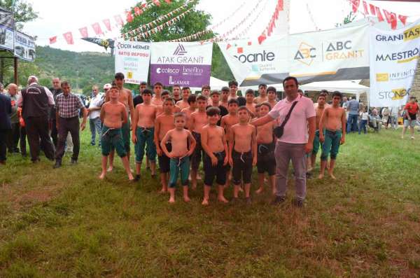 Sinop'ta 17. Güreş ve Keşkek Festivali'ne yoğun ilgi