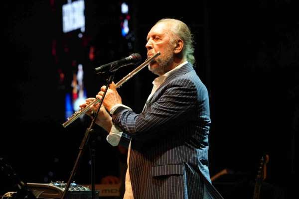 Açıkhava'da Fatih Erkoç'tan zamansız şarkılar