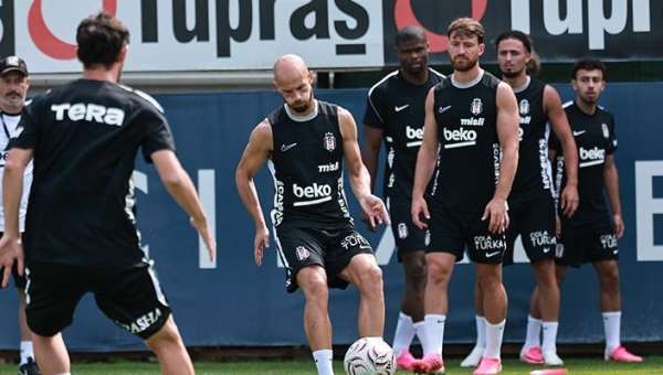 Beşiktaş'ta Leandro Trossard ilk antrenmanına çıktı