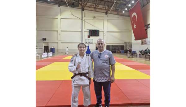 Kütahya Belediyespor'un başarılı judocusu gümüş madalya kazandı