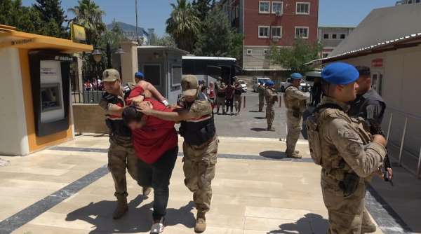 Şanlıurfa'da 12 kilo altın ile 2 milyon TL'yi gasp eden zanlılar tutuklandı