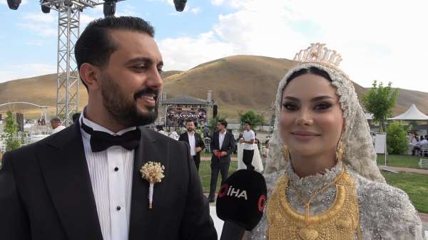 Van'da paraların havada uçuştuğu düğün: Damada yaklaşık 20 milyon TL, geline kilolarca altın takıldı