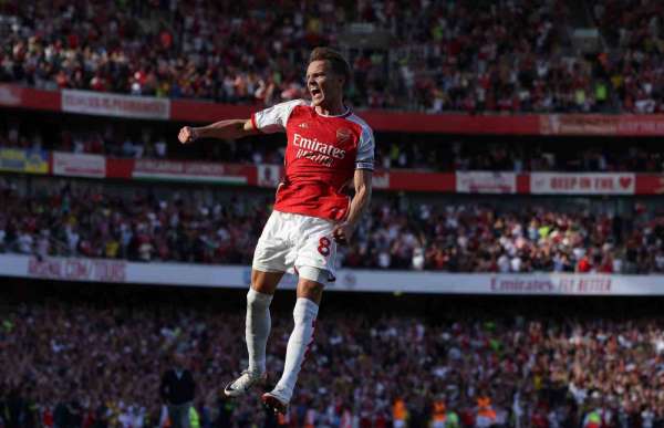 Arsenal, Manchester United karşısında uzatmalarda güldü
