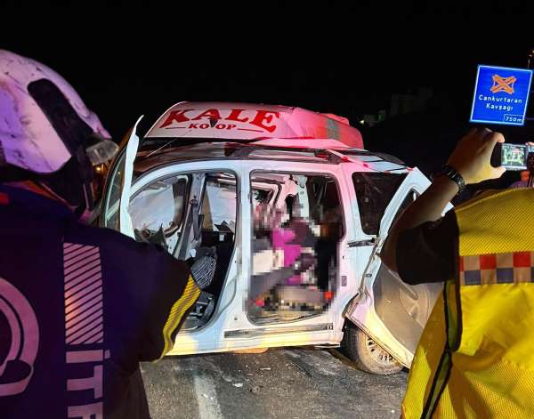 Ayn bölgede pe pee 5 kaza, 12 araç birbirine girdi: 3 ölü, 50 yaral