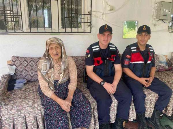 Jandarma ekipleri şehit ailelerini unutmuyor