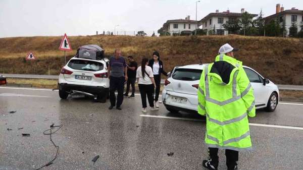 Kırıkkale'de yağmur kazaları da beraberinde getirdi: 17 yaralı