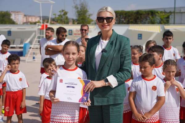 Miniklere spora katlm belgeleri takdim edildi