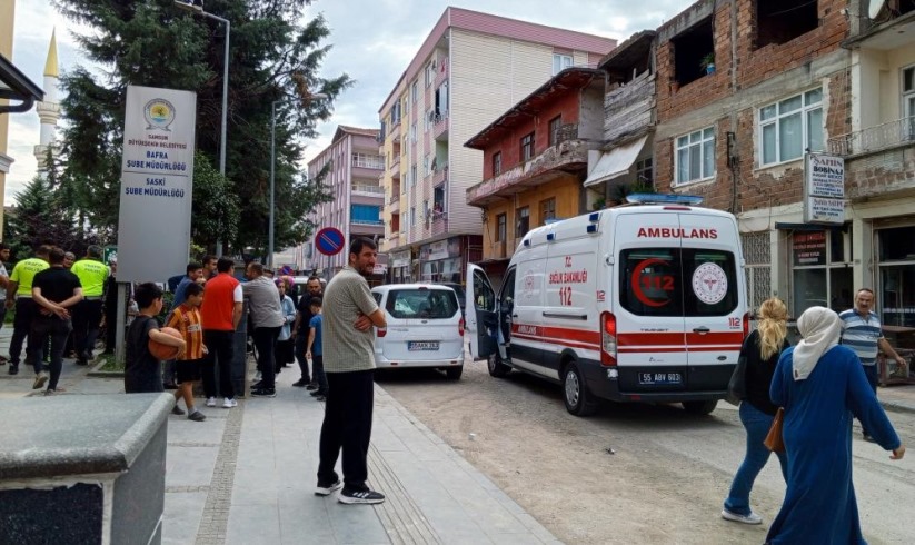 Samsun'da elektrikli bisikletle 2 otomobile çarpan çocuk yaralandı