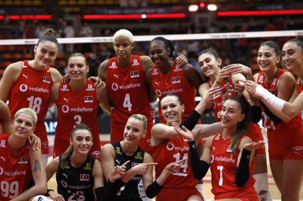 A Milli Kadın Voleybol Takımı, Dünya Şampiyonası'nda yarı final için sahada