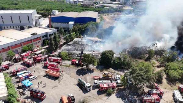 Tuzla'daki fabrika yangını kısmi olarak kontrol altına alındı