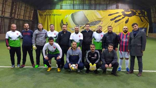 Belediye yöneticileri ve gazeteciler dostluk maçında karşılaştı 