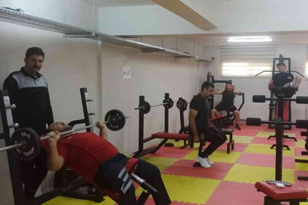 İtfaiye personeli spor ve eğitimlerle formda kalıyor