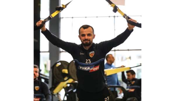 Kayserispor kaptanı İlhan Parlak: 'Hedefimiz ilk 10 içinde olmak'