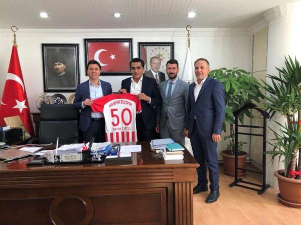 Acıgöl ve Gülşehir Belediye başkanları, Nevşehir Belediyespor'a destek verdi