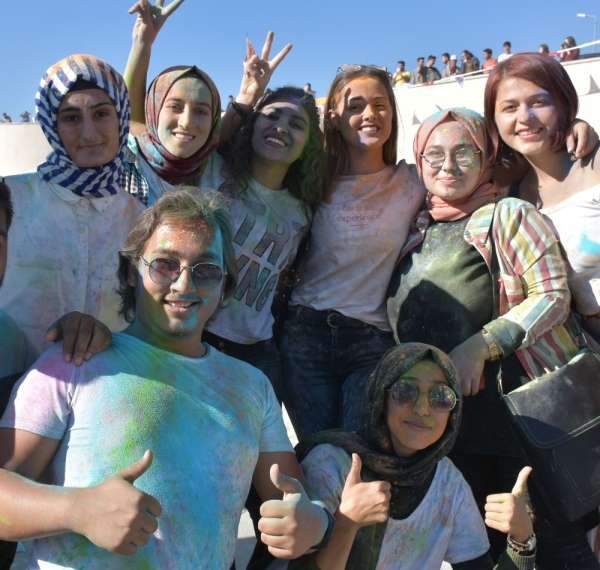 MAKÜ'de 'Üniversitene Hoş Geldin' partisi düzenlendi 