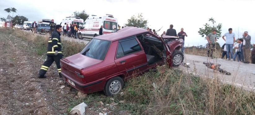 Samsun'da minibüsle otomobil kafa kafaya çarpıştı: 2 yaralı