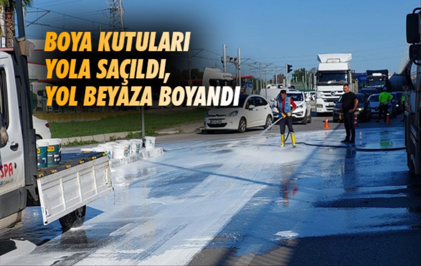 Samsun'da boya kutuları yola saçıldı, yol beyaza boyandı