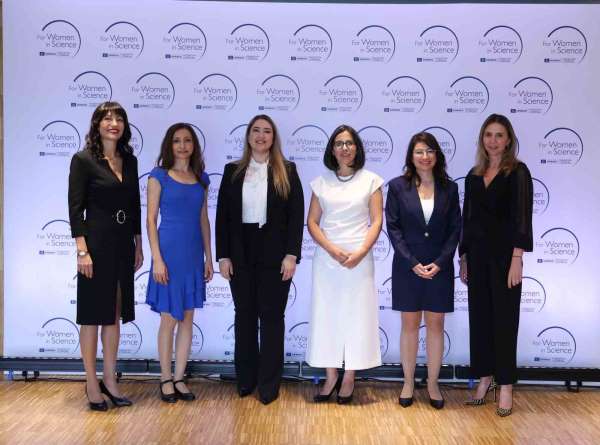 'Bilim Kadınları İçin' Programı'nın 20 yılı aşan yolculuğu kitap oldu
